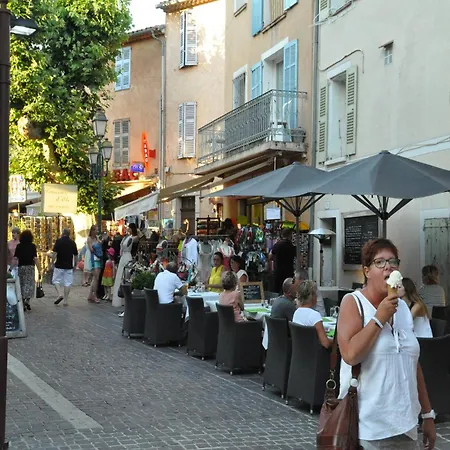 In Near The Sea 滨海卡瓦莱尔